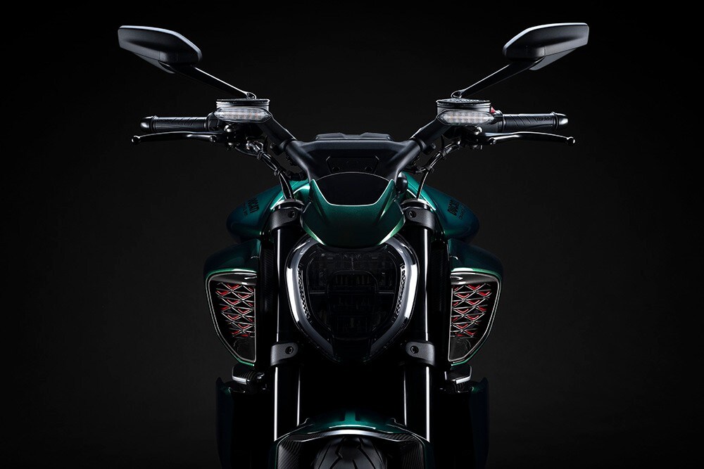 Ducati e Bentley: due serie davvero speciali per la Diavel V4